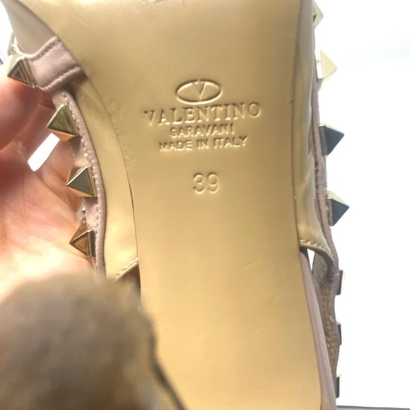 Valentino Garavani Rockstud Pumps – Beige Patent Leather, Size 39 (US 9) - Picture 9 of 16